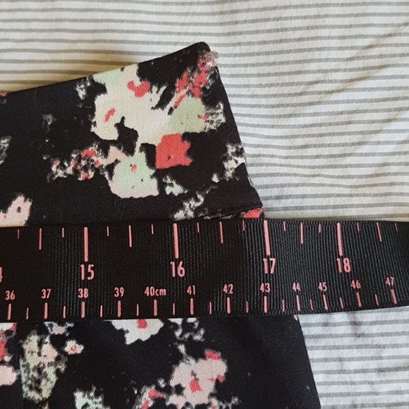 Black flowered skirt - Picture 2 of 3